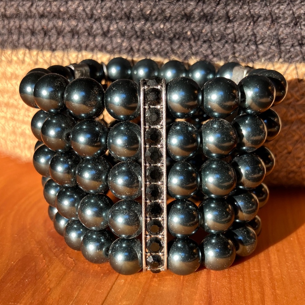 Black pearl 5 strand stretch bracelet with 3 black crystal stations